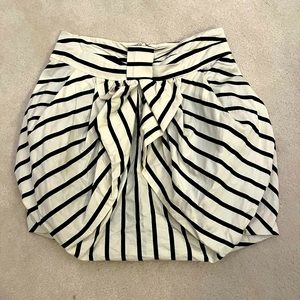 Striped black and white skirt with front ribbon